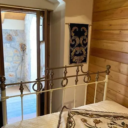 παραδοσιακή στο μαίναλο * Alonísztena