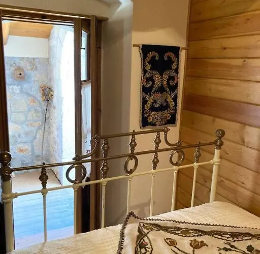 παραδοσιακή στο μαίναλο * Alonistaina