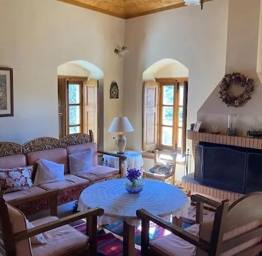 Апартаменты παραδοσιακή στο μαίναλο Alonistaina